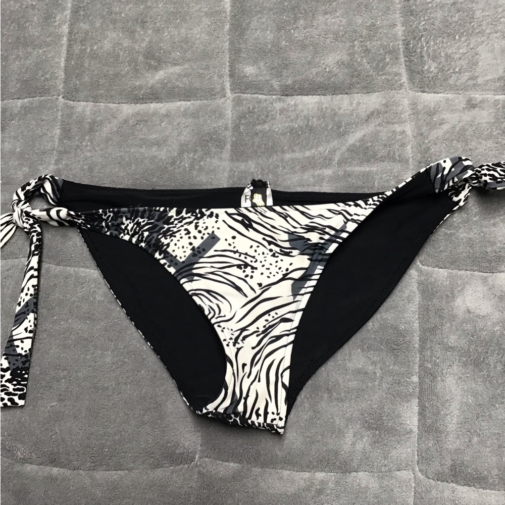 Fox bikini bottom xs